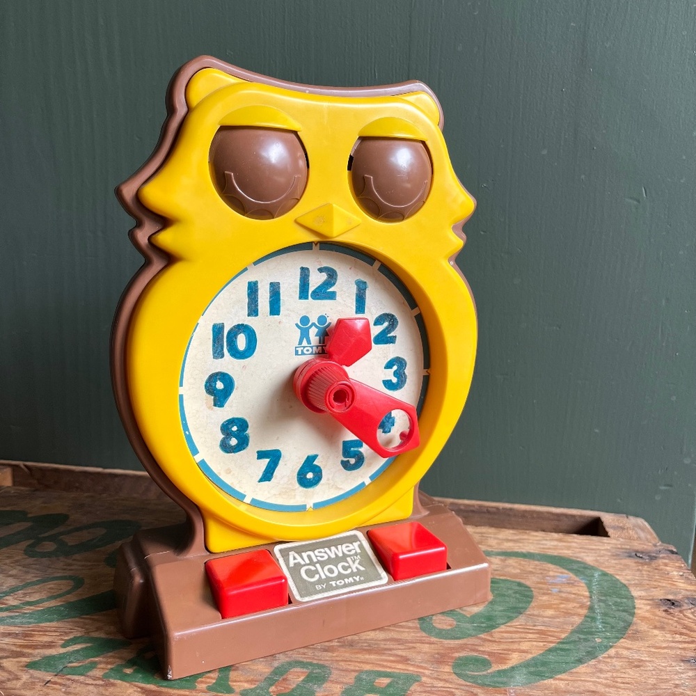Vintage 1975 TOMY Owl Answer Clock